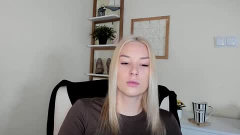 Snapshot of angela21babe chatting on 02-06-26, 07:02 Angela online show from 02-06-26, 07:02