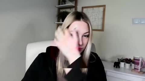 Snapshot of angela21babe chatting on 02-13-26, 06:31 Angela online show from 02-13-26, 06:31