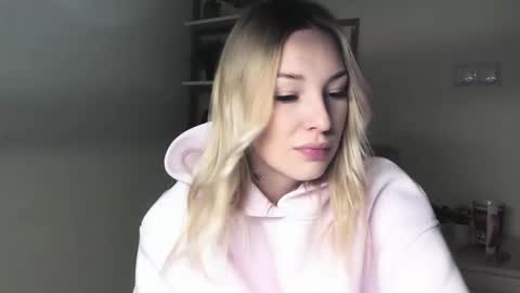 Snapshot of angela21babe chatting on 02-18-26, 06:42 Angela online show from 02-18-26, 06:42