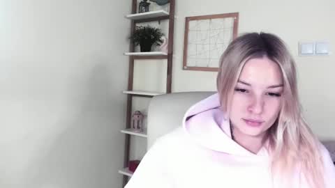 Snapshot of angela21babe chatting on 02-19-26, 06:53 Angela online show from 02-19-26, 06:53