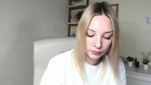 Snapshot of angela21babe chatting on 02-23-26, 02:03 Angela online show from 02-23-26, 02:03