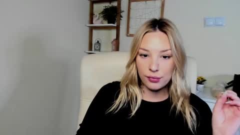 Snapshot of angela21babe chatting on 03-04-26, 01:28 Angela online show from 03-04-26, 01:28