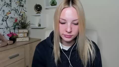 Snapshot of angela21babe chatting on 03-07-26, 07:38 Angela online show from 03-07-26, 07:38