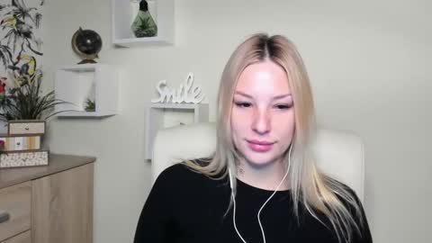 Snapshot of angela21babe chatting on 03-10-26, 06:40 Angela online show from 03-10-26, 06:40