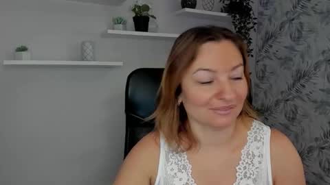 Angela online show from 09-15-25, 05:40