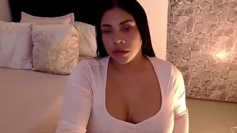 Snapshot of angela_santana_ chatting on 09-15-25, 07:47 Angela online show from 09-15-25, 07:47