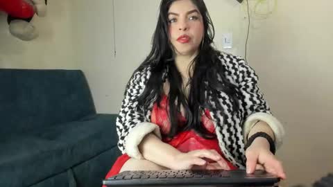 Snapshot of angela_suaza chatting on 11-06-25, 02:12 Angela online show from 11-06-25, 02:12