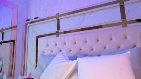angela_white22 online show from 04-19-26, 07:16