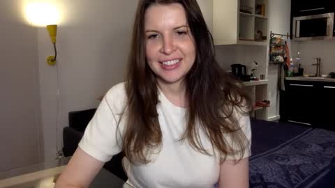 Snapshot of angeladarkk chatting on 09-24-25, 03:59 Angela online show from 09-24-25, 03:59