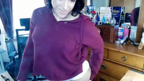 Angela Longcock online show from 04-26-26, 10:51