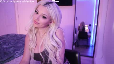 Snapshot of angelcookie chatting on 03-28-26, 06:02 angelcookie online show from 03-28-26, 06:02