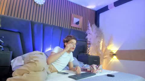 Snapshot of angeldoll_1 chatting on 02-09-26, 01:42 Angel Doll online show from 02-09-26, 01:42