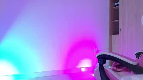 Snapshot of angeldusttt5 chatting on 03-05-26, 01:34 Valentina online show from 03-05-26, 01:34