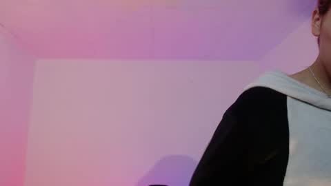 angele online show from 11-14-25, 06:39