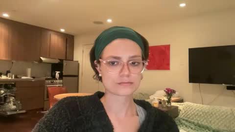 Snapshot of angeleleven11 chatting on 12-18-25, 01:33 angeleleven11 online show from 12-18-25, 01:33