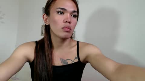 Snapshot of angelic_slutxx chatting on 12-10-24, 02:05 Yhanna online show from 12-10-24, 02:05