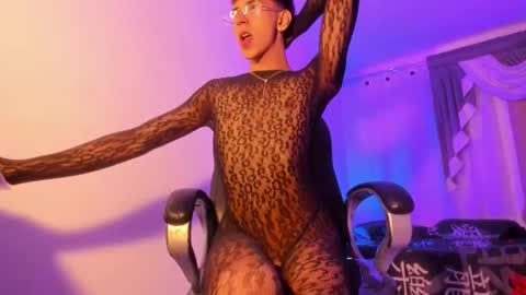 Snapshot of angelicious_boy chatting on 01-09-26, 01:08 ANGELICIOUS online show from 01-09-26, 01:08