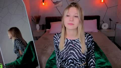 Snapshot of angelina_becker chatting on 04-06-26, 01:14 Angelina online show from 04-06-26, 01:14