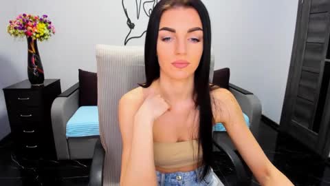 Snapshot of angelina_clark chatting on 01-16-25, 06:46 Angelina online show from 01-16-25, 06:46