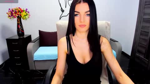 Snapshot of angelina_clark chatting on 01-20-25, 06:31 Angelina online show from 01-20-25, 06:31