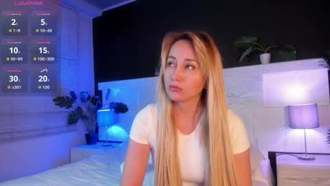 Snapshot of angelina_hilton chatting on 06-08-26, 11:54 angelina_hilton online show from 06-08-26, 11:54