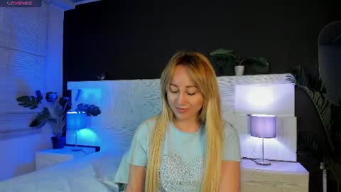 Snapshot of angelina_hilton chatting on 06-30-26, 11:44 angelina_hilton online show from 06-30-26, 11:44