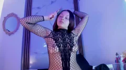 Snapshot of angelinablanc_ chatting on 10-21-25, 11:00 ANGELINA online show from 10-21-25, 11:00