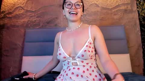 Snapshot of angelinablanc_ chatting on 11-07-25, 11:32 ANGELINA online show from 11-07-25, 11:32