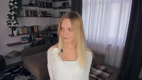 Snapshot of angelinahass chatting on 03-25-26, 08:53 Alice WOW online show from 03-25-26, 08:53