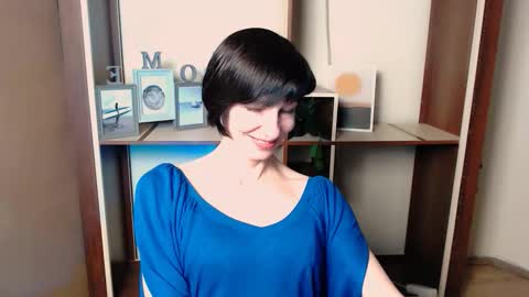 Angelina online show from 12-21-25, 10:33