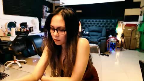 Snapshot of angelinasia chatting on 09-22-25, 01:18 Angel online show from 09-22-25, 01:18