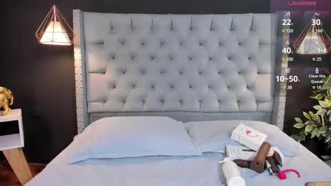 Snapshot of angeline_blake chatting on 03-10-25, 08:01 Angeline online show from 03-10-25, 08:01