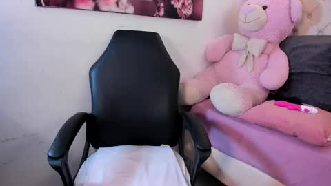 Snapshot of angeline_lara chatting on 03-13-26, 12:45 Angeline Lara online show from 03-13-26, 12:45