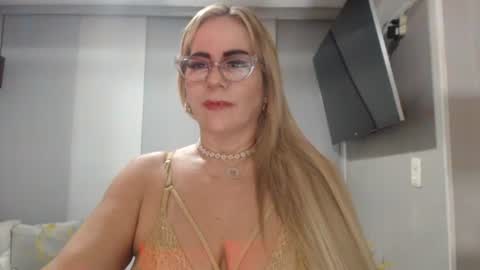 angelinna_12 online show from 09-11-25, 01:49