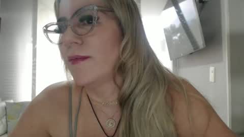 angelinna_12 online show from 10-02-25, 09:11