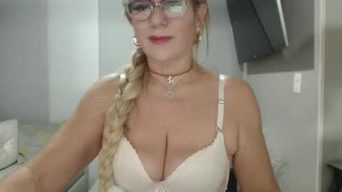 angelinna_12 online show from 11-05-25, 05:07