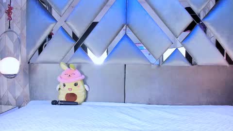 Angelique online show from 10-17-25, 09:28