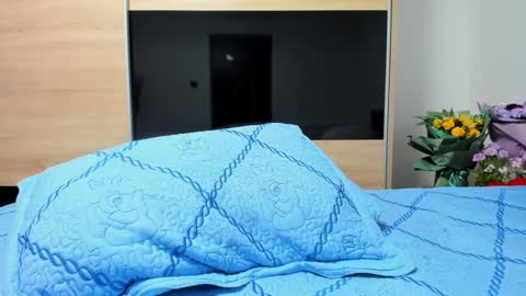 KrystyYo online show from 03-11-25, 08:20