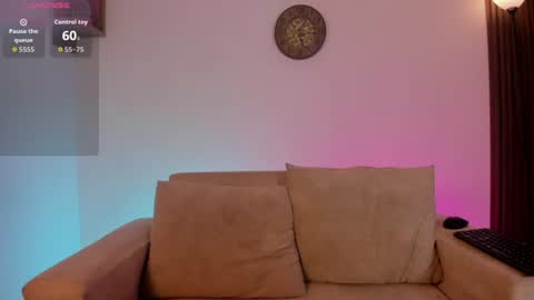 Snapshot of angell_eyez chatting on 07-14-26, 12:33 angell online show from 07-14-26, 12:33