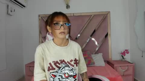 angell_petite01 online show from 05-22-26, 08:36