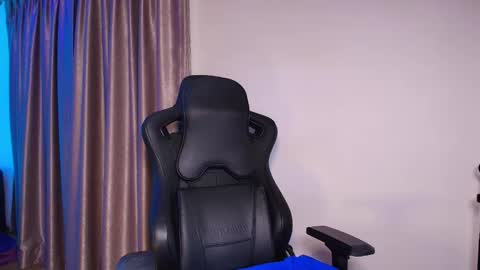 Snapshot of angellarcutie chatting on 01-12-25, 12:12 Angie online show from 01-12-25, 12:12