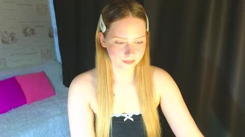 Snapshot of angellisss chatting on 09-24-25, 09:45 Cutie online show from 09-24-25, 09:45