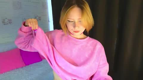 Snapshot of angellisss chatting on 10-16-25, 06:25 Cutie online show from 10-16-25, 06:25