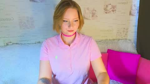 Snapshot of angellisss chatting on 10-18-25, 06:58 Cutie online show from 10-18-25, 06:58