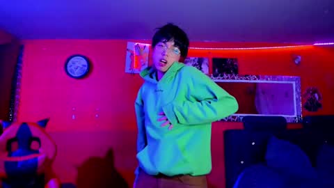 Snapshot of angellonfire chatting on 03-10-25, 05:43 Angel  online show from 03-10-25, 05:43