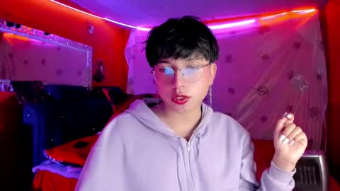 Snapshot of angellonfire chatting on 09-18-25, 05:53 Angel  online show from 09-18-25, 05:53