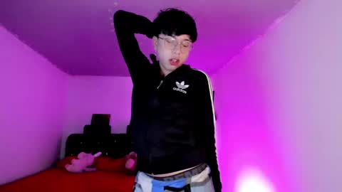 Snapshot of angellonfire chatting on 10-31-25, 12:11 Angel online show from 10-31-25, 12:11