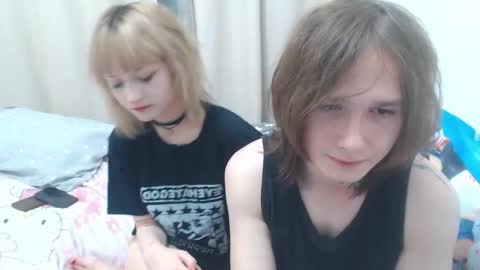 Snapshot of angelofporncouple chatting on 10-30-25, 07:14 Eva online show from 10-30-25, 07:14