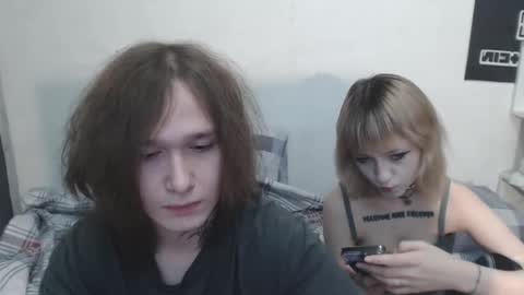 Snapshot of angelofporncouple chatting on 12-19-25, 04:03 Eva online show from 12-19-25, 04:03