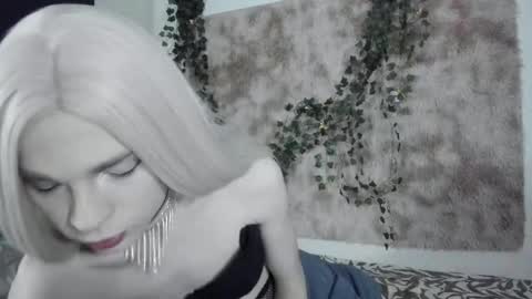 Snapshot of angelrum chatting on 01-06-26, 06:33 Aurora online show from 01-06-26, 06:33